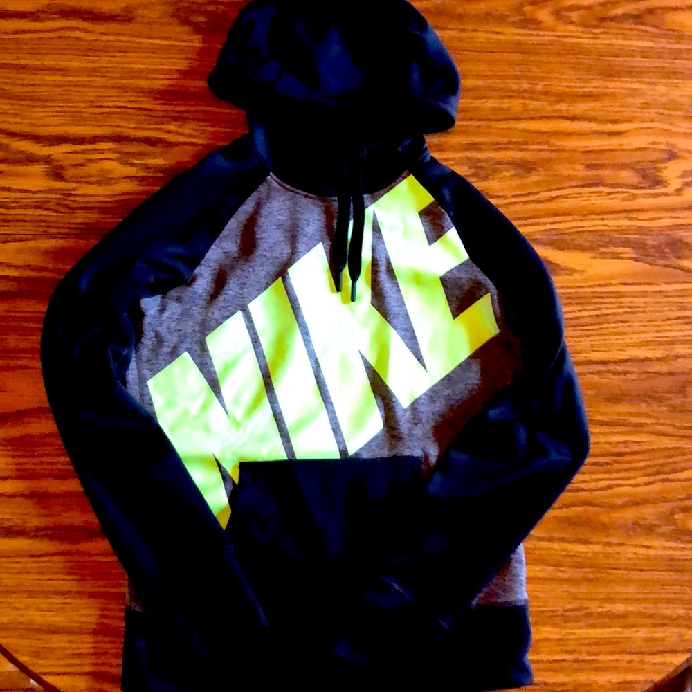 Women’s Nike Sweatshirt. Small. Good condition!